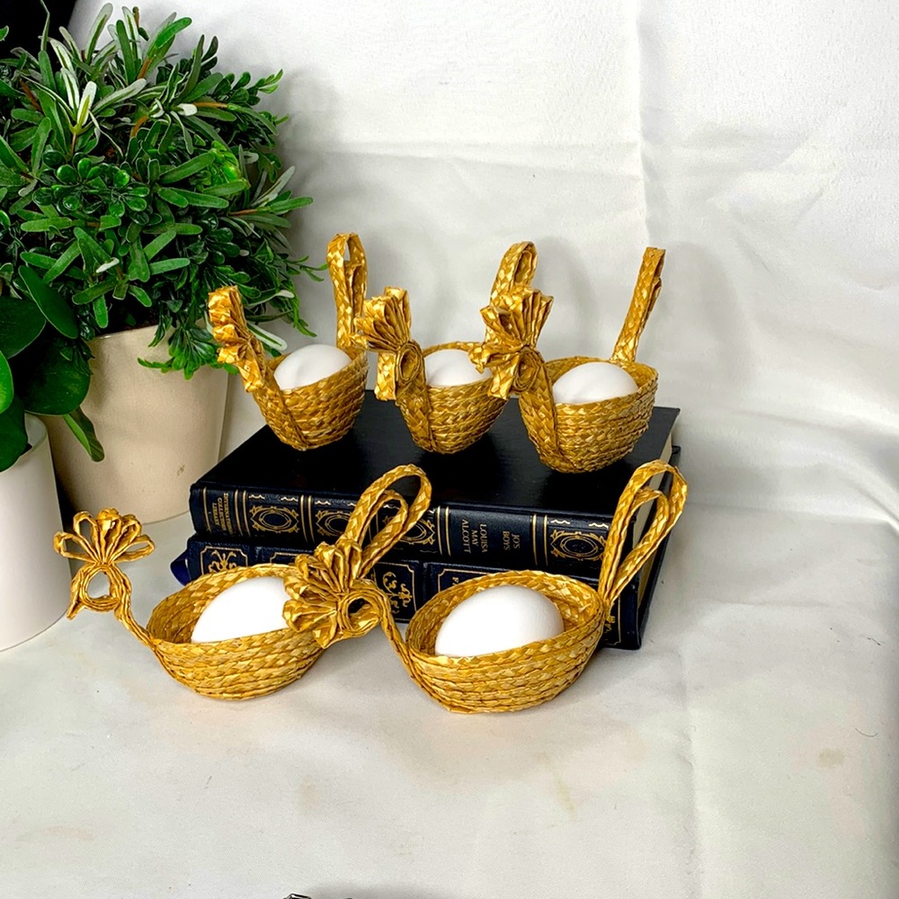 Set of 5 vintage straw chicken shaped Easter Egg egg cups / holders / cozy